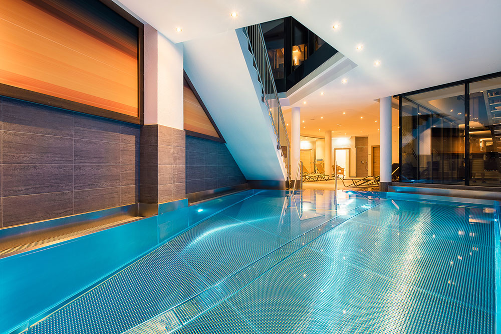 SONNLEITEN INDOOR SWIMMING POOL - DIVE IN AND REVIVE